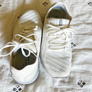 ❗️DONATED to hurricane relief ❗️White and grey under Armour sneakers